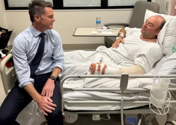 Тэрбумтан Билл Экман 99,999 ам.доллар өгсөн байна