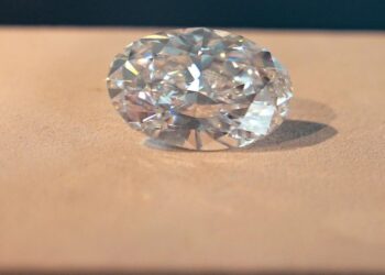 ДУУДЛАГА ХУДАЛДААНД ОРОХ 102.39 КАРАТЫН АЛМАЗ 12-30 САЯ АМ.ДОЛЛАР ХҮРЧ МАГАДГҮЙ