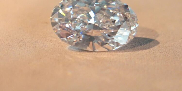 ДУУДЛАГА ХУДАЛДААНД ОРОХ 102.39 КАРАТЫН АЛМАЗ 12-30 САЯ АМ.ДОЛЛАР ХҮРЧ МАГАДГҮЙ