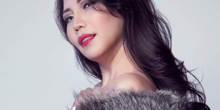 Дуучин Э.Болор-Уянга: Нөхөртэйгөө таарч тохирохгүй зүйл зөндөө гардаг юм байна, нэг мэдэхэд л больчихсон