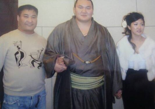 ХАКУХОГИЙН ХАЙРТАЙ ДУУЧИН