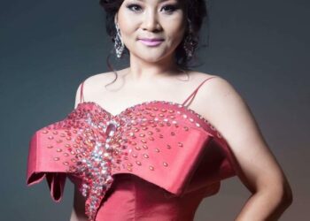 “Дуурийн” Наранчимэг хүүтэйгээ хоёулаа