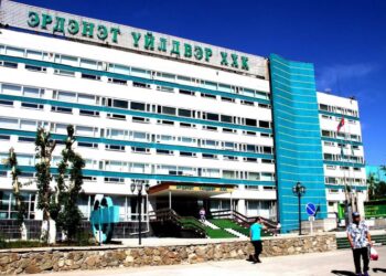 Нэг тонныг 827 ам доллароор нийлүүлэх боломжтой ган бөөрөнцгийг “Эрдэнэт үйлдвэр” Хятадын компаниас 1050 доллароор авах гэрээ байгуулжээ