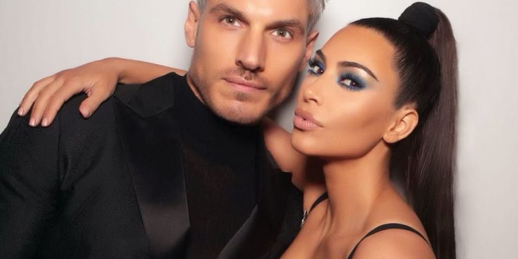 Оддын үсчин Крис Эпплтон гей гэдгээ хүлээн зөвшөөрдөг