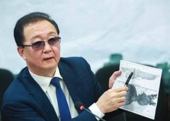 “Эрдэнэт үйлдвэр”-ийн захирал Хоохойн Бадамсүрэн Канадад сурдаг охиныхоо төлбөрт үйлдвэрээсээ 103 сая төгрөг шилжүүлжээ