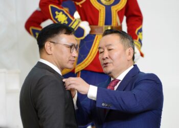 Б.Ганхуягийг “Гавьяат” болгосон нь гайхмаар нугалаа юу?