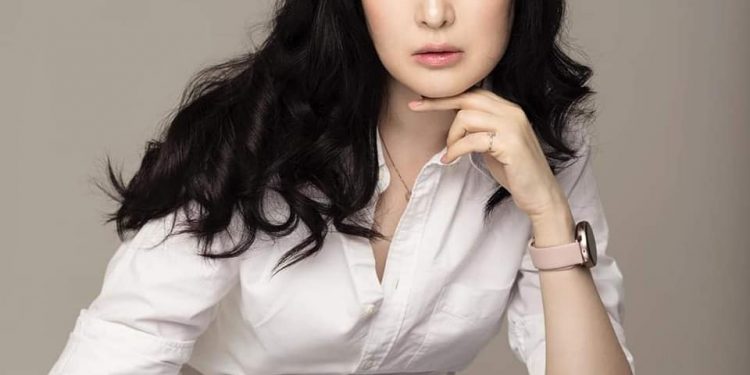 МИ8-ын ослоор амиа алдсан комиссарын охин Мисс Б.Батцэцэг RE/MAX-ийн 10-р сарын Шилдэг агент боллоо