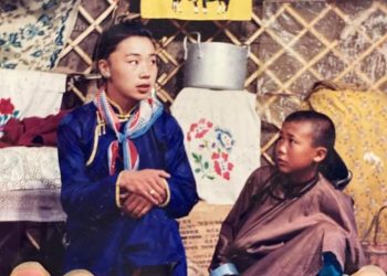 Д.Галбаяр: “Цахилж яваа гөрөөс” кинонд тоглоод МУГЖ С.Өлзийхүү эгчийгээ бүтэн жил ээж гэж билээ