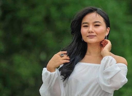 Э.Чулуунчимэгээс болж, Х.Мөнгөнцэцэгийн дууг “хураан авч” хөгжмийн зохиолч Б.Мөнхжаргалаар дуулууллаа