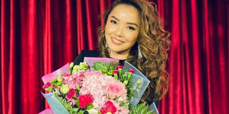 Ээжийнхээ өв залгамжлагч болсон “Орифлейм”-ын Оюунгэрэлийн охин