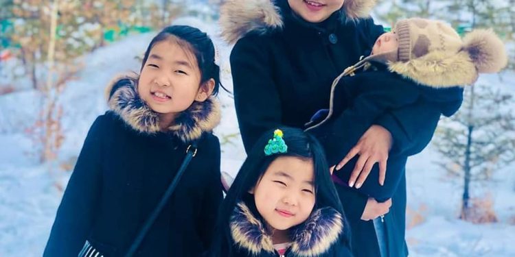 Жүжигчин Д.Батаагийнх 4 дэх охиноо угтан авлаа