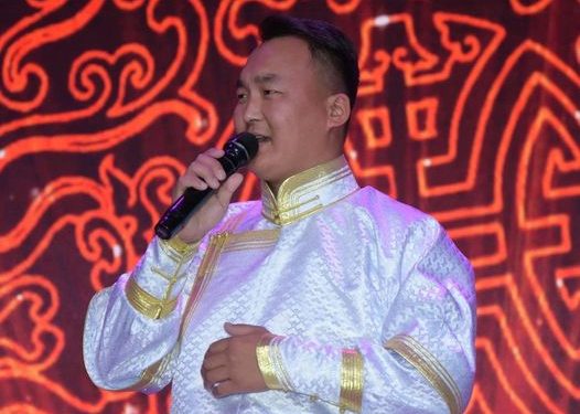 Гэр бүлийнхээ 10 хүний хамт тусгаарлагдсан дуучин Д.Дэмбэрэлнямбуугийн шинжилгээний хариу сөрөг гарчээ