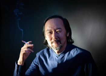 Москвагийн “Их театр”-аас авхуулаад Лондонгийн хатан хааны “Алберт холл”, Миланы “Ла Скала” гээд Европын бүхий л алдартай тайзуудад гоцолсон