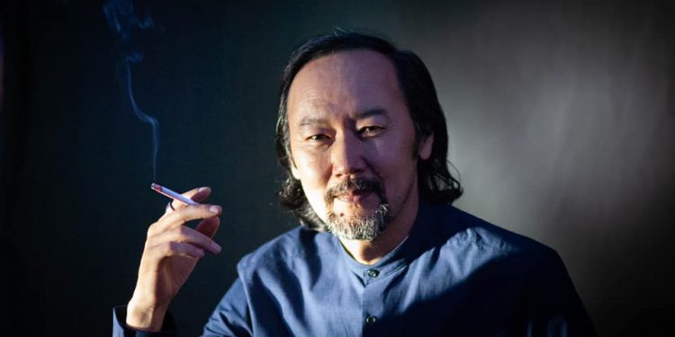 Москвагийн “Их театр”-аас авхуулаад Лондонгийн хатан хааны “Алберт холл”, Миланы “Ла Скала” гээд Европын бүхий л алдартай тайзуудад гоцолсон