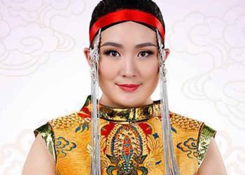 Дуучин Э.ЧУЛУУНЧИМЭГ: Охин минь надтай адилхан биш, яг л Болдоо, зэрэгцээд унтаж байгааг нь харахаар хайр хүрдэг