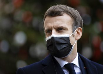 Францын Ерөнхийлөгч, Ерөнхий сайд, ЭМ-ийн сайд тусгаарлалтад оржээ