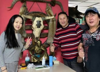 “Хурд” хамтлаг УГЗ Ганбатын эмчилгээнд 12,5 сая төгрөг хандивлажээ