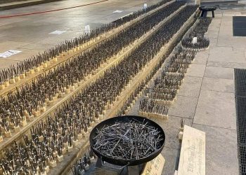 Германд коронавирусаар халдварлан амиа алдсан иргэддээ зориулан хөшөө босгов