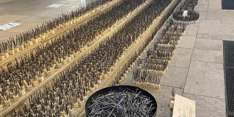 Германд коронавирусаар халдварлан амиа алдсан иргэддээ зориулан хөшөө босгов