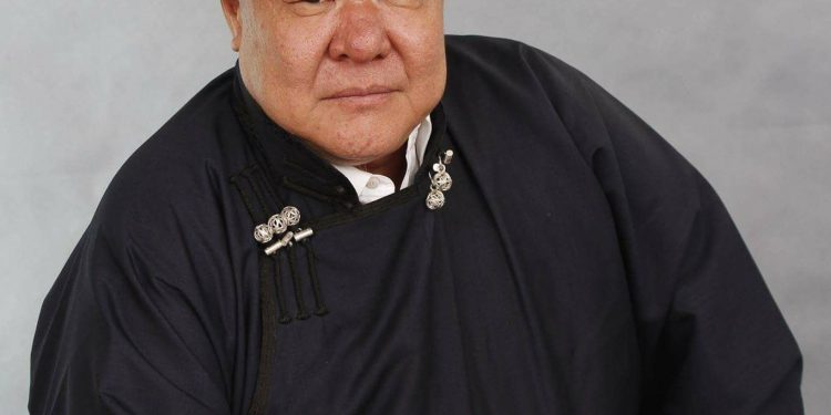 УИХ-ын гишүүн асан Ш.Сайхансамбуу: Энхбаяр, Элбэгдорж хоёр энэ улсыг самарч ханахгүй юм