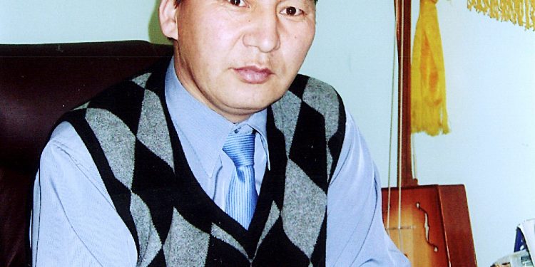 А.Сүхбаатар: ”Саарал ордонд ороогүй 48 жил амьд явсан юм. Арай ч үхэхгүй байх” гэж Ё.Отгонбаярт хэлээд тойргоо өгсөн