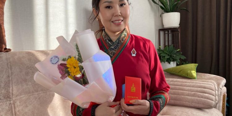 Дуучин Ч.Алтантүлхүүрийн нөхөртэй гэрлэсэн өвөрмонгол бүсгүй МУСТА болжээ