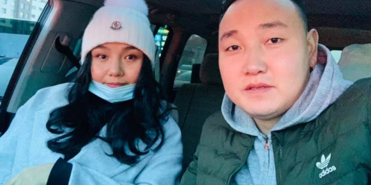 Дуучин Х.Мөнгөнцэцэг төрөөд хоёр сарын дараа уран бүтээлдээ орлоо