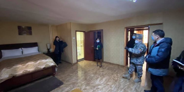 Хотын Захирагчийн алба 53 ширхэг гацуур тарьснаа 2 сая төгрөгөөр сурталчилжээ