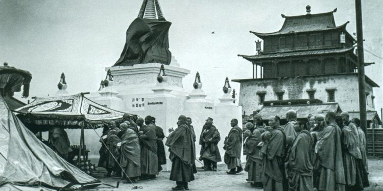 Лам нарт өгөх тэр 10 тэрбум төгрөг боловсролд зарцуулагдаж явах нь зөв