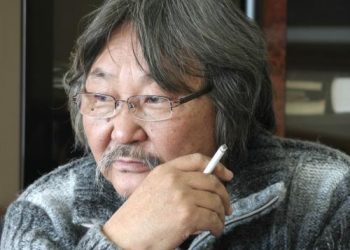 Бавуугийн Лхагвасүрэн: Аав минь бороонд норсон өрх шиг зовхио арай ядан өргөж “Эр хүн нулимс ховортой явдаг юм шүү” гэж билээ