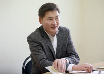 “Урвагч” Магнайбаяр шагналаа авч, “Баянгол хүүхдийн зуслан” ОНӨТҮГ-ын дарга боллоо