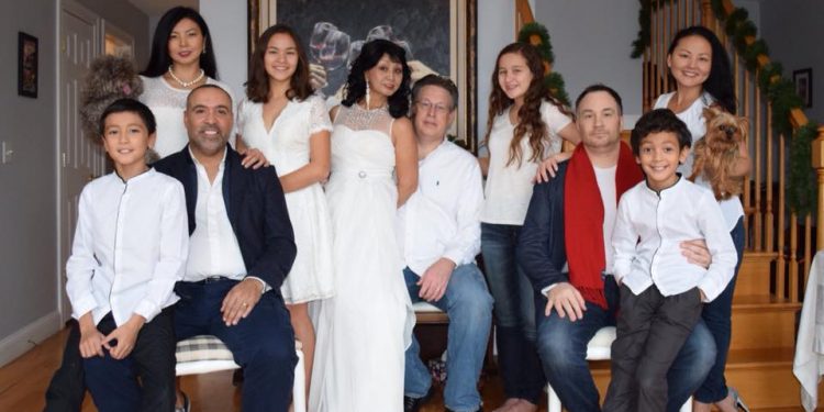 И.Нямгаваа найруулагчийн анхны эхнэр O.Батцэнгэл Америкт гялалзаж явна