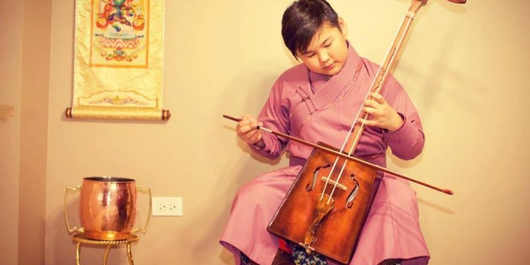 АНУ-ын Ерөнхийлөгчийн тангараг өргөх үеэр илтгэх тавих С.Чингүүнийг танилцуулж байна