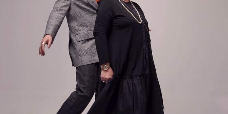 Темпо эмээтэйгээ