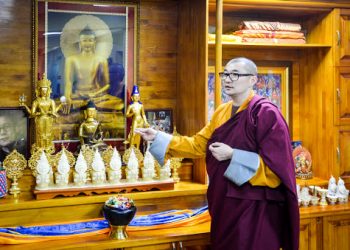 Гавж Д.Нямсамбуу: Засал номоо уншуулна гэдэг хэлээр үйлдэх буян болно