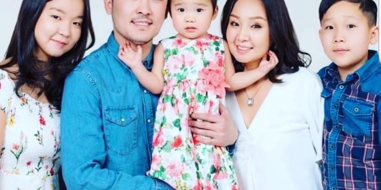 Г.Нарансолонго: Тэмка цонхны дор зүрхээр гал асаагаад, “Boom town” хамтлагийнхнаа дуулуулж байлаа