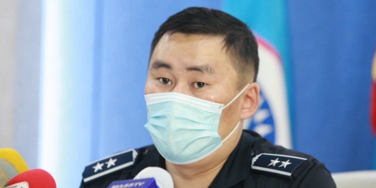 ГЭРИЙНХЭН НЬ ГАРГАХГҮЙ БАЙСНЫ УЛМААС ТАГТААР ДАМЖИХ ГЭЖ БАЙГААД УНАЖ БЭРТЖЭЭ