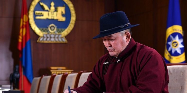 Х.Баттулга: Монголын ардчиллын сүүлчийн цайз болох Ардчилсан нам дотоод талцал, хуваагдлаа эцэс болгоё