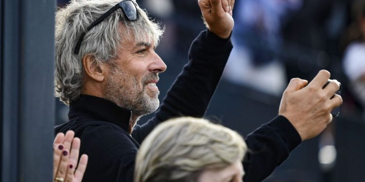 Чехийн хамгийн баян иргэн Аляскад онгоцны ослоор нас баржээ