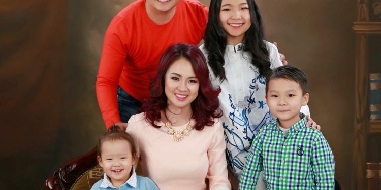 Найруулагч Д.Галбаяр эхнэр Т.Хулантайгаа нэг анги