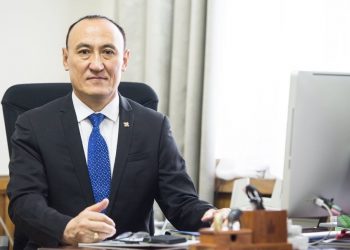 А.Гылымхан, экс гишүүн Р.Будын ажлыг булааж авах гээд бүтэлгүйтэж, У.Хүрэлсүхийн нэрийг унагаж явна