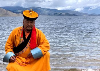 Ялгуусан хутагт маргааш хангай дэлхийгээ аргадаж ном хурна