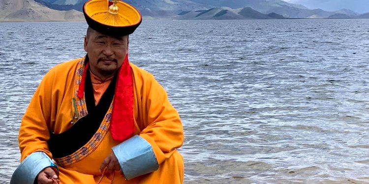 Ялгуусан хутагт маргааш хангай дэлхийгээ аргадаж ном хурна