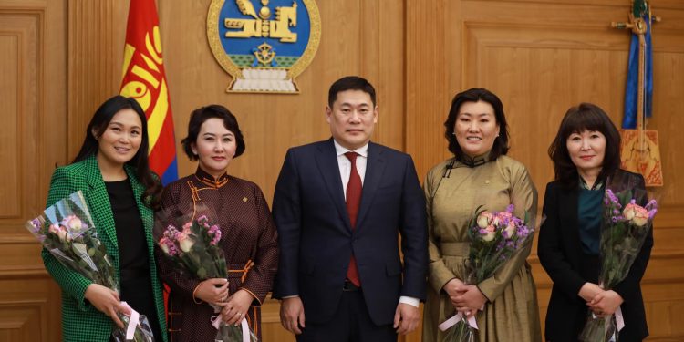 Л.Оюун-Эрдэнэ: Баярынх нь өмнө бухимдуулсан бол уучлаарай