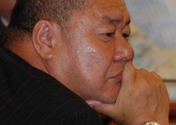 Г.Занданшатар сайхан шатрын ноён шиг, тойруулаад бэрс, морь, тэмээ хүүхдүүдээрээ хамгаалуулчихсан байна