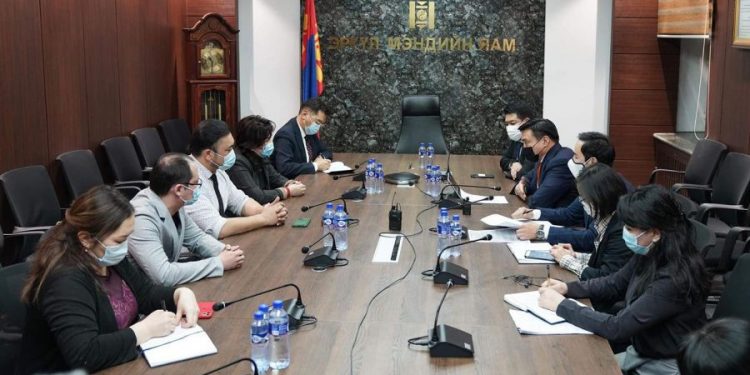 “Монгол эм импекс концерн” “Спутник-V”, “Монос трейд” ХХК АстраЗенека вакцин импортлох хүсэлт ЭМЯ-нд өгчээ