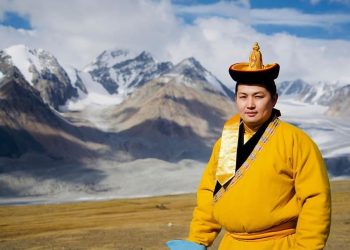 Говь-Алтайн дарга нар Наро ванчэн гэгээнээр төрийн албан хаагчдад “лекц” уншуулахад 13 сая төгрөг зарцуулжээ