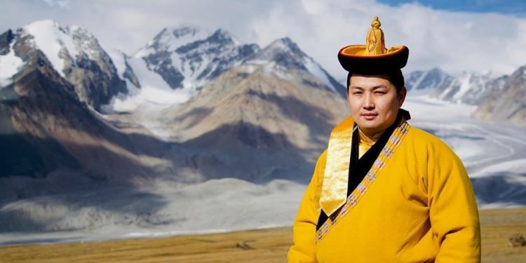 Говь-Алтайн дарга нар Наро ванчэн гэгээнээр төрийн албан хаагчдад “лекц” уншуулахад 13 сая төгрөг зарцуулжээ