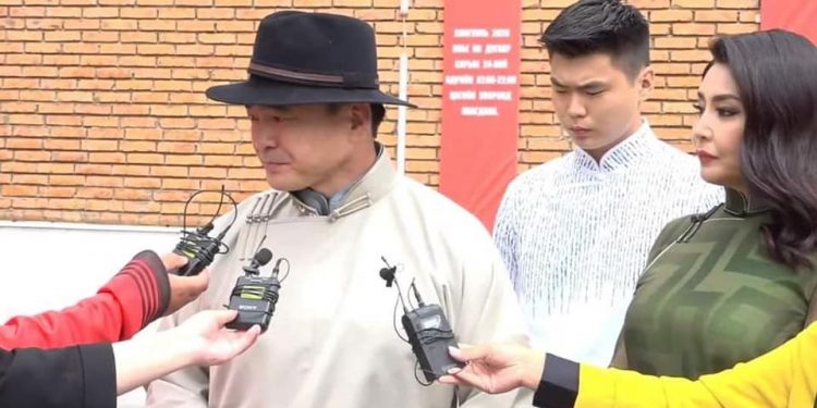 С.Амарсайхан Шадар сайд болонгуутаа хүүдээ 77.4 сая төгрөгийн нэн хөнгөлөлттэй зээл өөрийн эрх мэдлээ ашиглан олгосон уу?