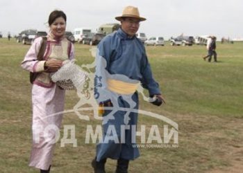 Ц.Анандбазар өөрөөсөө 10 дүү мисс эхнэртэй